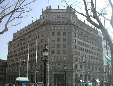 Fachada principal de la sucursal de Barcelona.