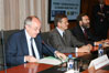 Abrir foto en nueva ventana: Entrega del VII Premio Germán Bernácer a Pierre-Olivier Gourinchas (Miguel Fern&aacute;ndez Ord&oacute;&ntilde;ez, Gobernador del Banco  de Espa&ntilde;a, Lorenzo Bini-Smaghi, miembro del Comit&eacute; Ejecutivo del BCE, y  Guillermo de la Dehesa, Presidente del Observatorio del BCE)