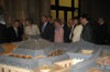 Abrir foto en nueva ventana: Inauguración de la ampliación del edificio del Banco y de la exposición '150 años de historia del Banco de España', 9 de mayo (Sus Majestades los Reyes y otras autoridades observan la maqueta de la ampliaci&oacute;n)