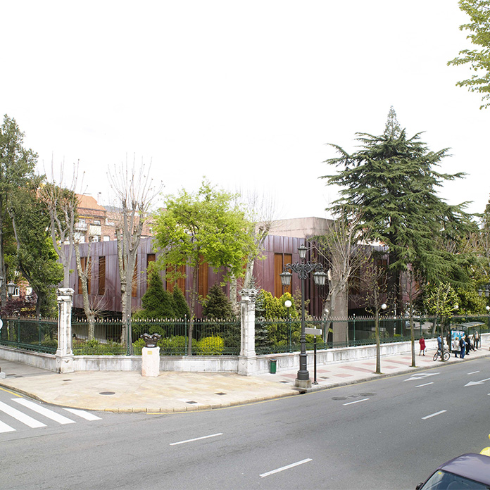 Fachada principal de la sucursal de Oviedo.